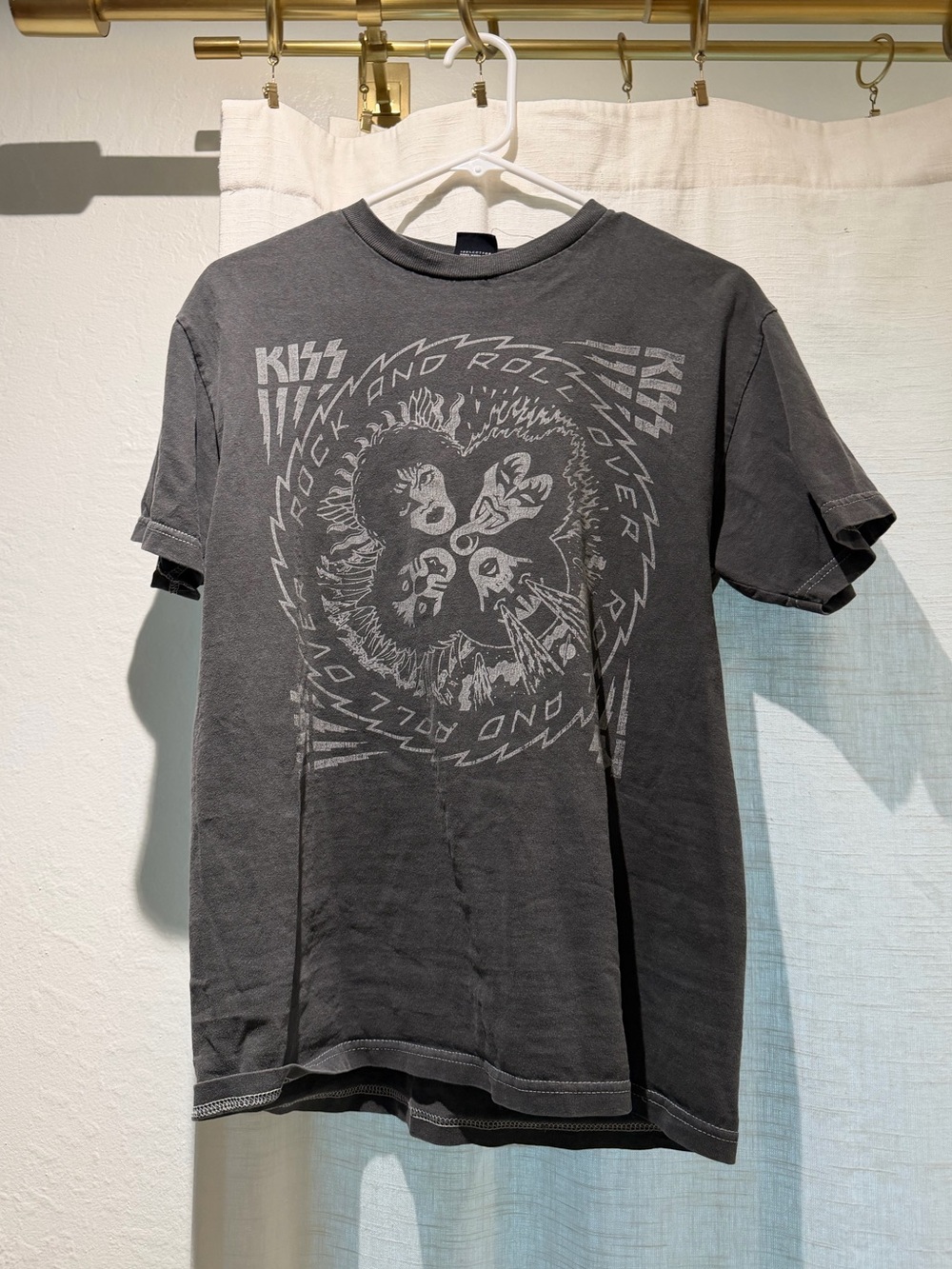 Kiss Grey Shortsleeve T Shirt (Women’s Small)